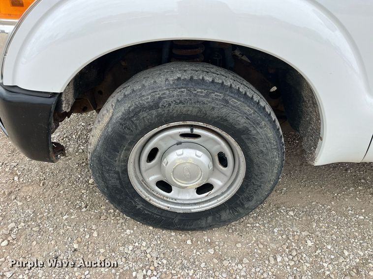 image for item LA9899 2011 Ford F250 Super Duty  Crew Cab flatbed pickup truck