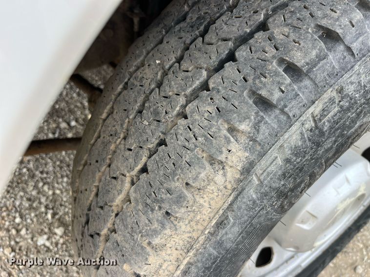 image for item LA9899 2011 Ford F250 Super Duty  Crew Cab flatbed pickup truck