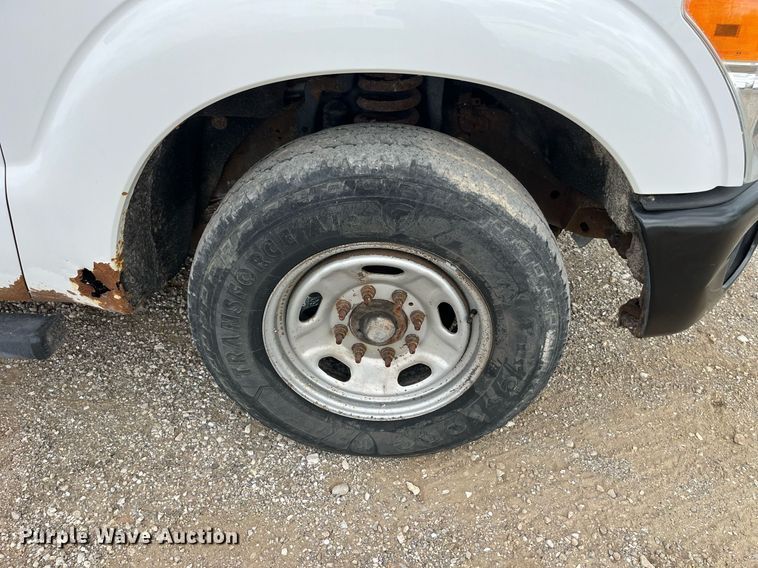 image for item LA9899 2011 Ford F250 Super Duty  Crew Cab flatbed pickup truck