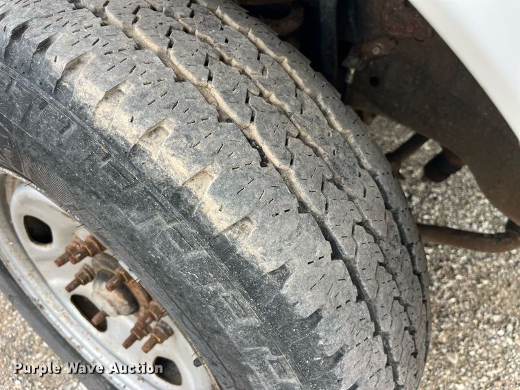 image for item LA9899 2011 Ford F250 Super Duty  Crew Cab flatbed pickup truck