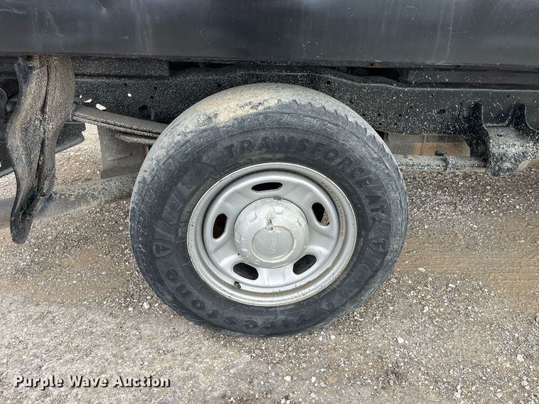 image for item LA9899 2011 Ford F250 Super Duty  Crew Cab flatbed pickup truck