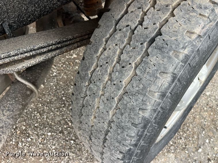 image for item LA9899 2011 Ford F250 Super Duty  Crew Cab flatbed pickup truck