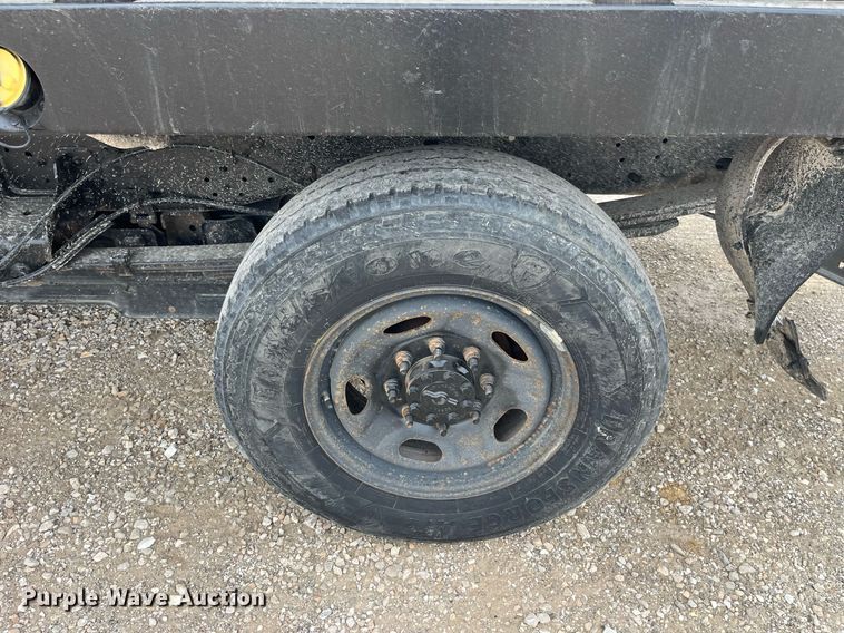 image for item LA9899 2011 Ford F250 Super Duty  Crew Cab flatbed pickup truck