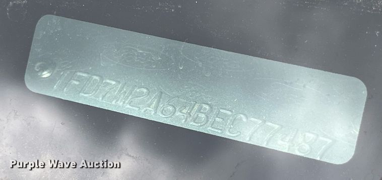 image for item LA9899 2011 Ford F250 Super Duty  Crew Cab flatbed pickup truck