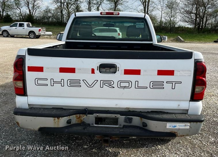 image for item LA9900 2005 Chevrolet Silverado 1500  pickup truck
