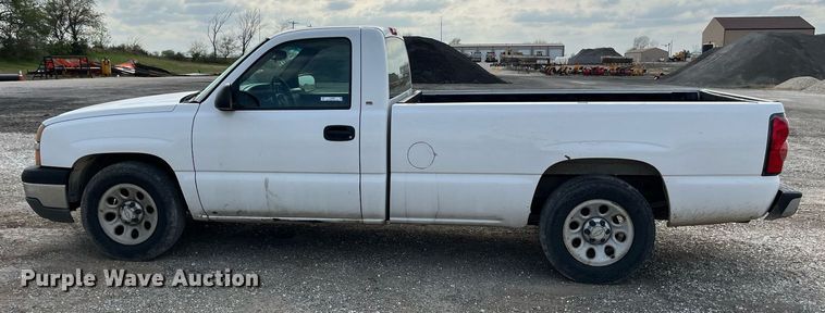 image for item LA9900 2005 Chevrolet Silverado 1500  pickup truck