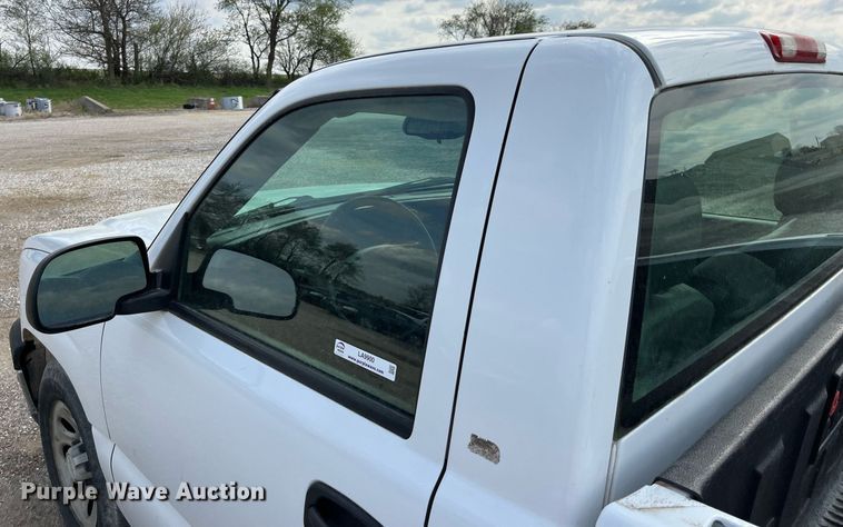 image for item LA9900 2005 Chevrolet Silverado 1500  pickup truck