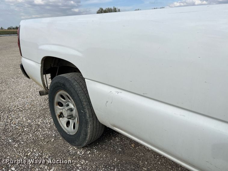 image for item LA9900 2005 Chevrolet Silverado 1500  pickup truck