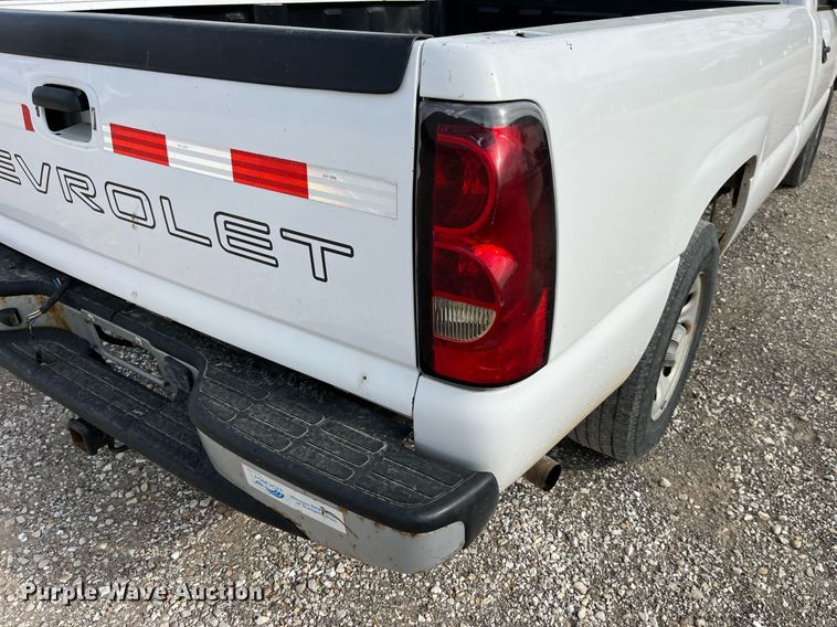 image for item LA9900 2005 Chevrolet Silverado 1500  pickup truck