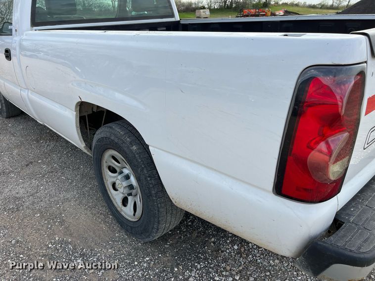 image for item LA9900 2005 Chevrolet Silverado 1500  pickup truck