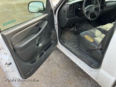 image for item LA9900 2005 Chevrolet Silverado 1500  pickup truck