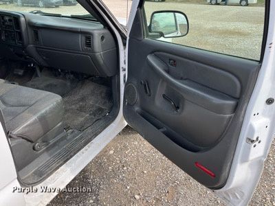 image for item LA9900 2005 Chevrolet Silverado 1500  pickup truck