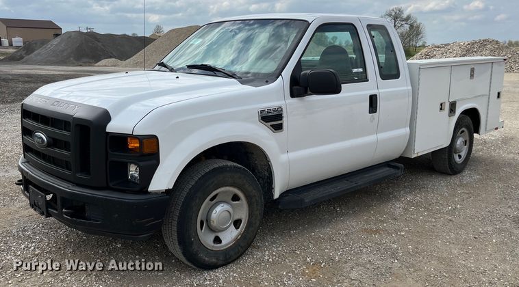 image for item LA9902 2008 Ford F250 Super Duty XL  SuperCab utility bed pickup truck