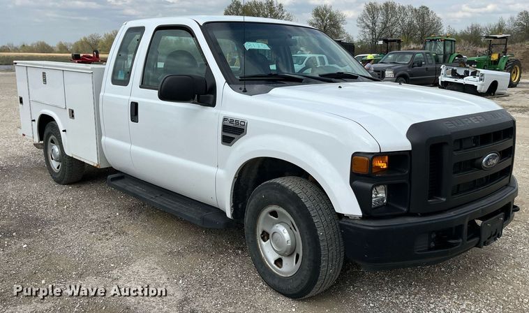 image for item LA9902 2008 Ford F250 Super Duty XL  SuperCab utility bed pickup truck