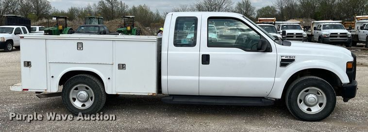 image for item LA9902 2008 Ford F250 Super Duty XL  SuperCab utility bed pickup truck