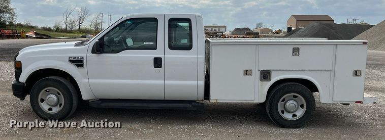 image for item LA9902 2008 Ford F250 Super Duty XL  SuperCab utility bed pickup truck