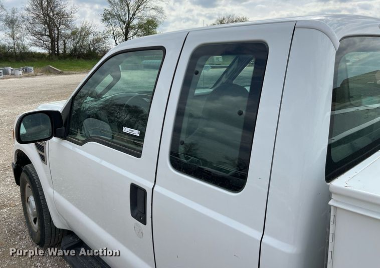 image for item LA9902 2008 Ford F250 Super Duty XL  SuperCab utility bed pickup truck