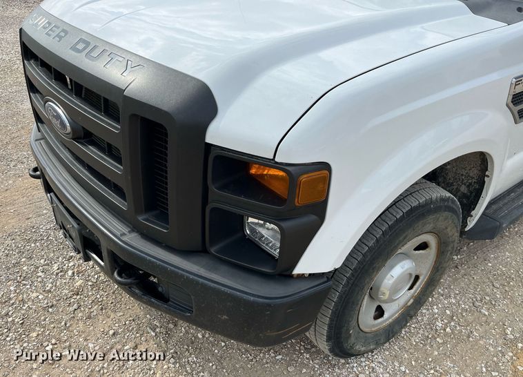 image for item LA9902 2008 Ford F250 Super Duty XL  SuperCab utility bed pickup truck