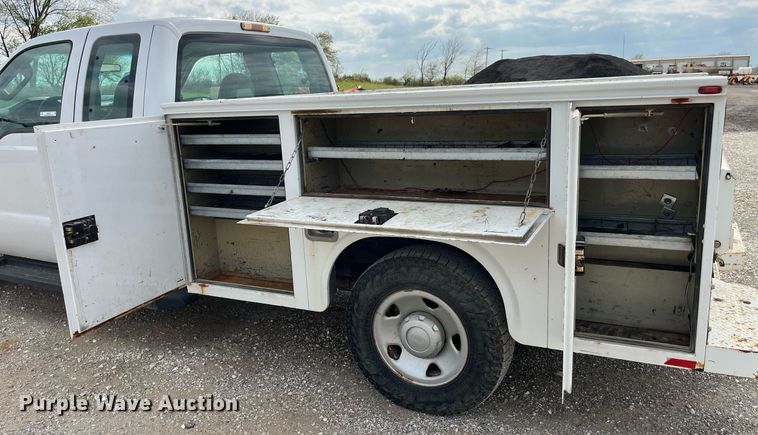 image for item LA9902 2008 Ford F250 Super Duty XL  SuperCab utility bed pickup truck