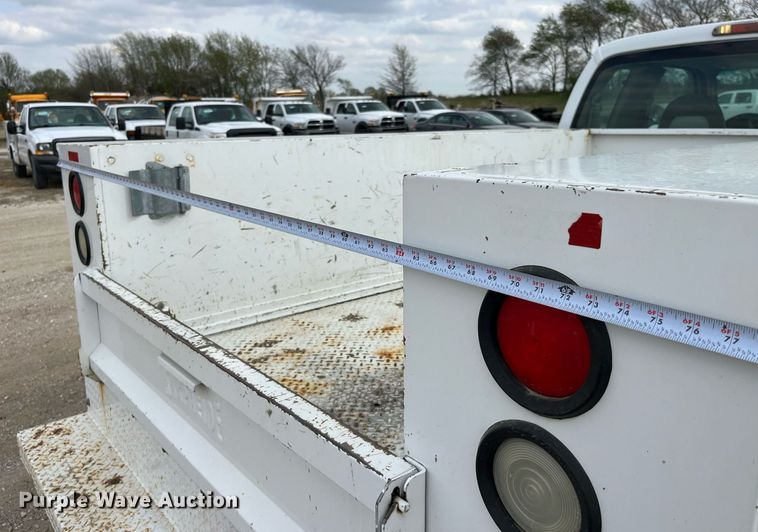 image for item LA9902 2008 Ford F250 Super Duty XL  SuperCab utility bed pickup truck