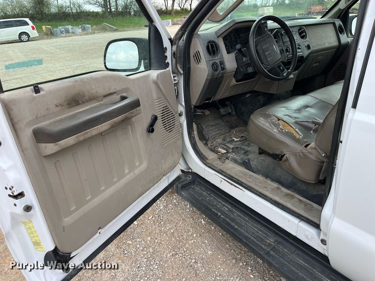 image for item LA9902 2008 Ford F250 Super Duty XL  SuperCab utility bed pickup truck