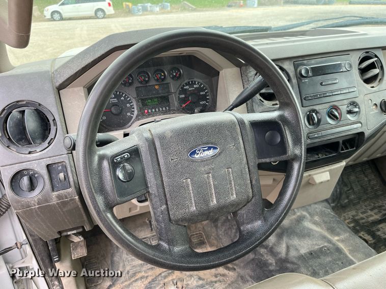 image for item LA9902 2008 Ford F250 Super Duty XL  SuperCab utility bed pickup truck