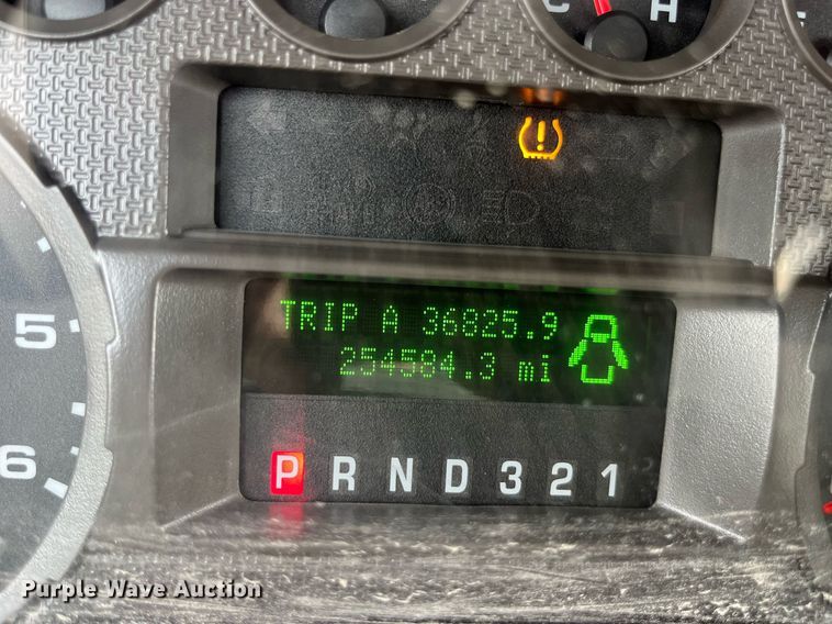 image for item LA9902 2008 Ford F250 Super Duty XL  SuperCab utility bed pickup truck