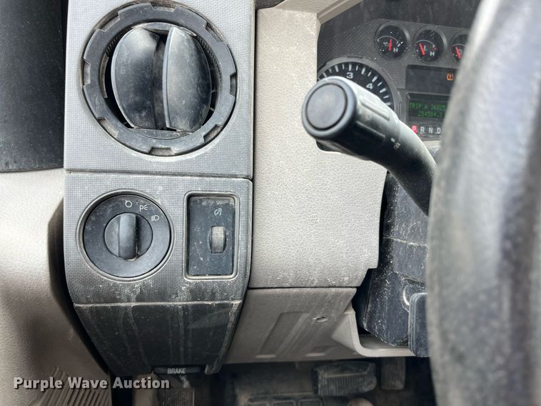 image for item LA9902 2008 Ford F250 Super Duty XL  SuperCab utility bed pickup truck