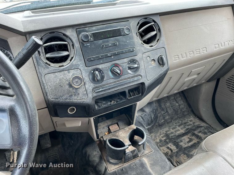 image for item LA9902 2008 Ford F250 Super Duty XL  SuperCab utility bed pickup truck