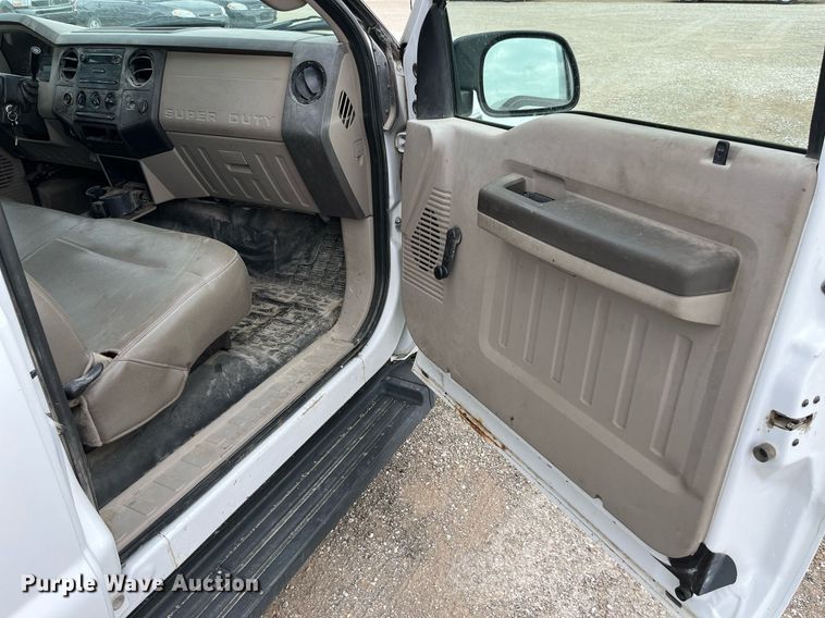 image for item LA9902 2008 Ford F250 Super Duty XL  SuperCab utility bed pickup truck