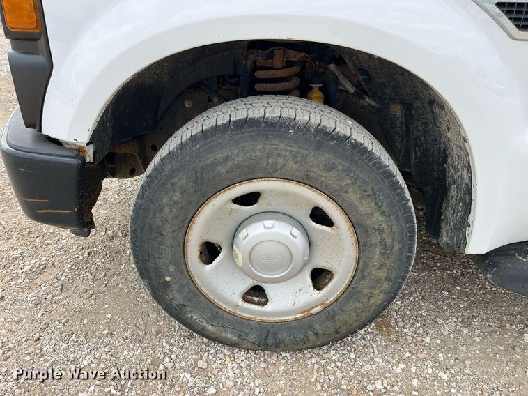 image for item LA9902 2008 Ford F250 Super Duty XL  SuperCab utility bed pickup truck