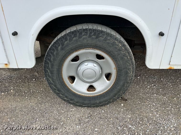 image for item LA9902 2008 Ford F250 Super Duty XL  SuperCab utility bed pickup truck