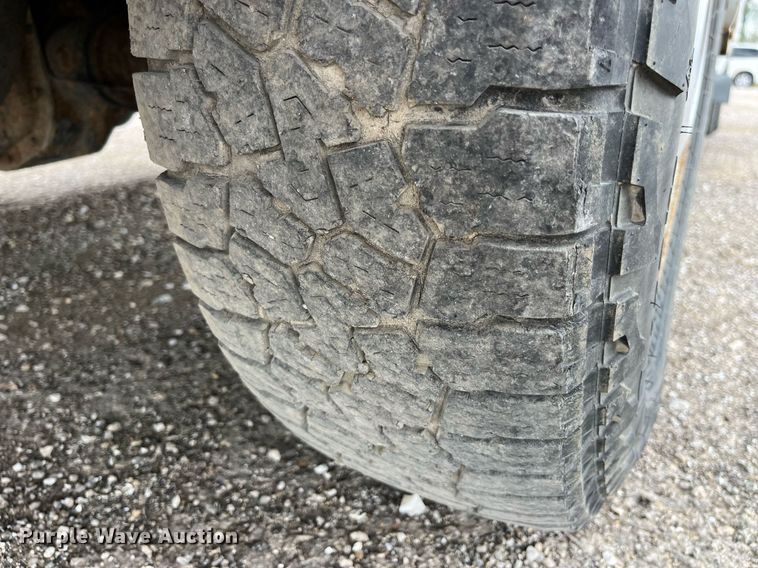 image for item LA9902 2008 Ford F250 Super Duty XL  SuperCab utility bed pickup truck