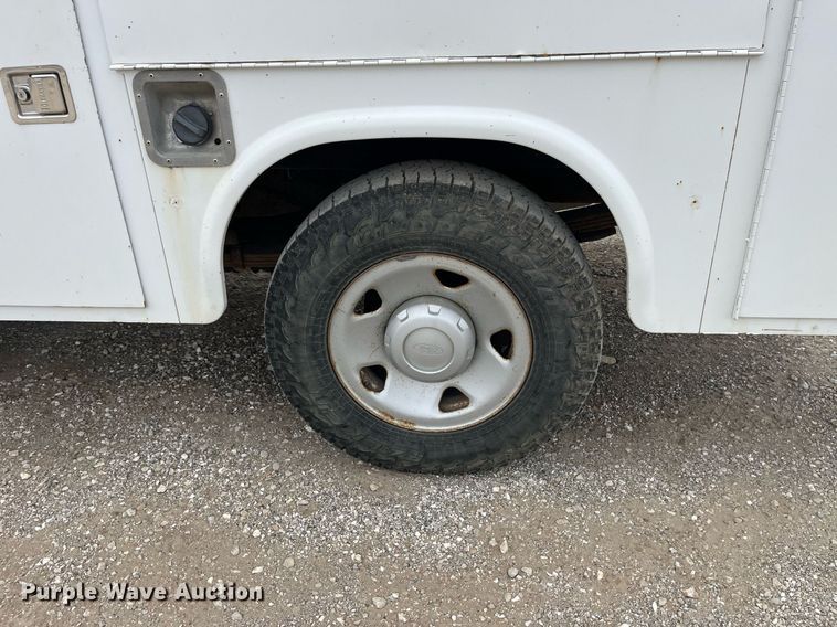 image for item LA9902 2008 Ford F250 Super Duty XL  SuperCab utility bed pickup truck