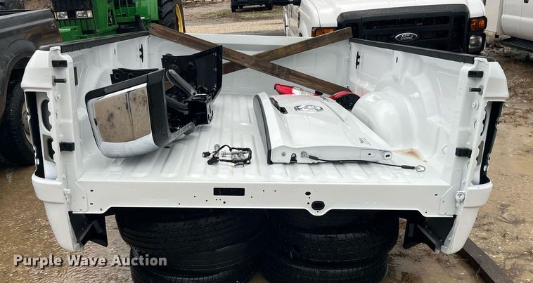 image for item LA9909 Pickup bed