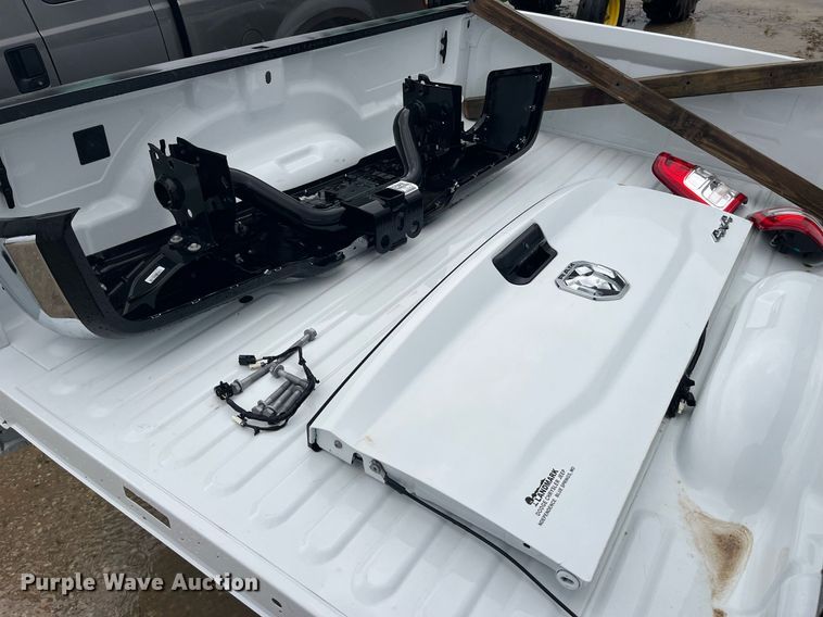 image for item LA9909 Pickup bed