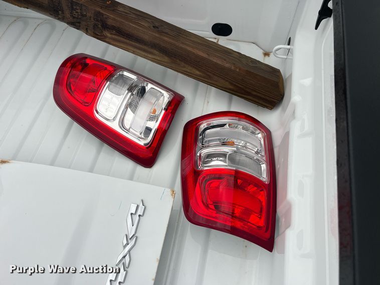 image for item LA9909 Pickup bed