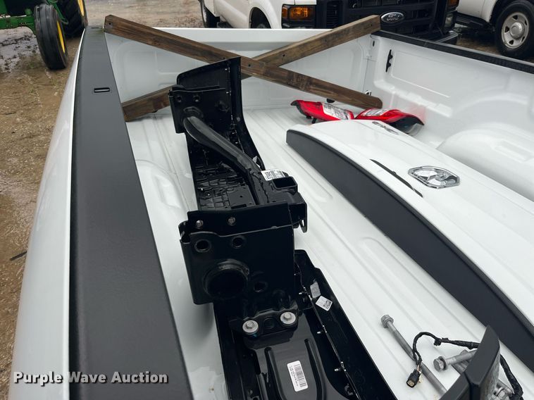 image for item LA9909 Pickup bed