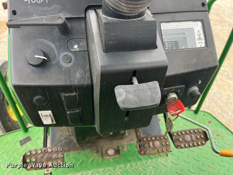 image for item LA9910 2001 John Deere 6410  tractor