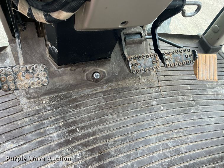 image for item LA9911 2007 John Deere 6615  MFWD tractor