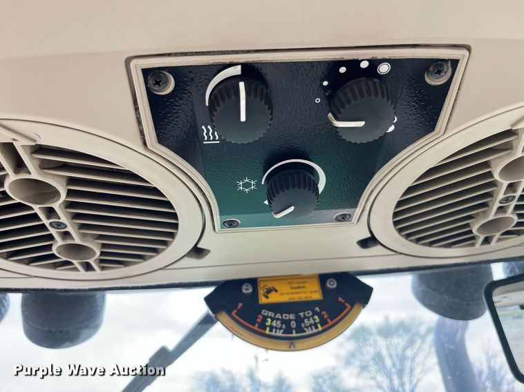 image for item LA9911 2007 John Deere 6615  MFWD tractor