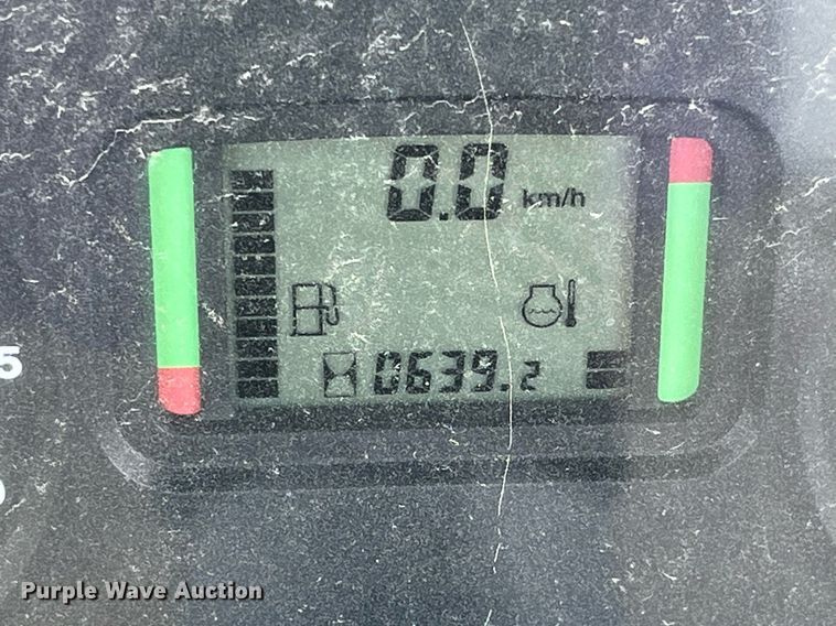 image for item LA9912 2005 John Deere 6415  tractor