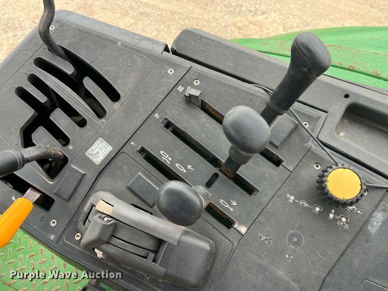 image for item LA9912 2005 John Deere 6415  tractor