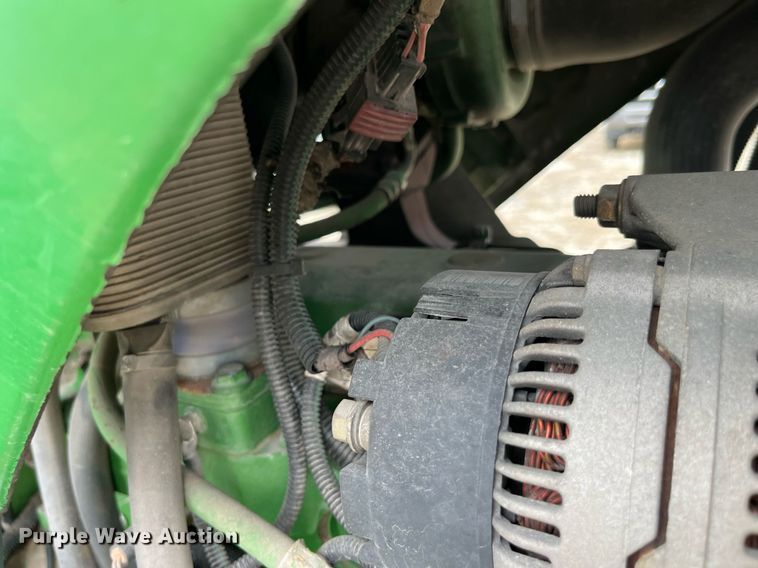 image for item LA9912 2005 John Deere 6415  tractor