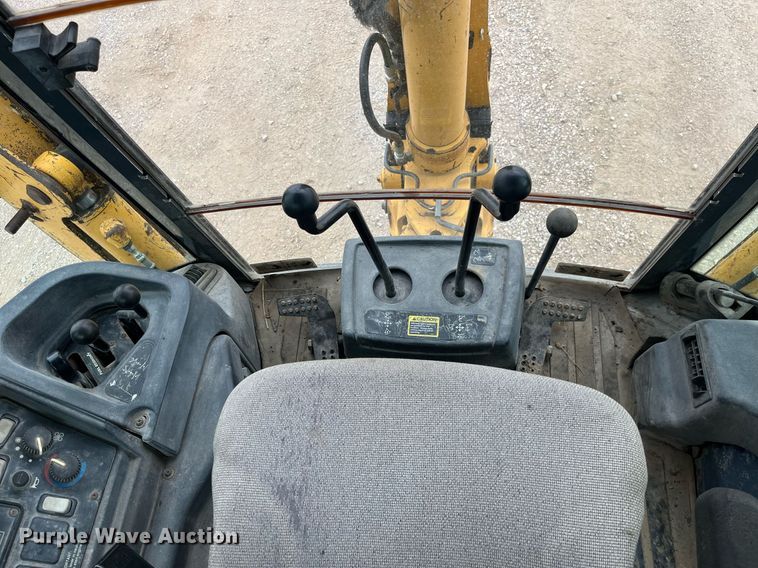 image for item LA9913 John Deere 410G  backhoe