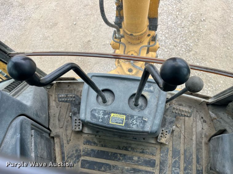 image for item LA9913 John Deere 410G  backhoe