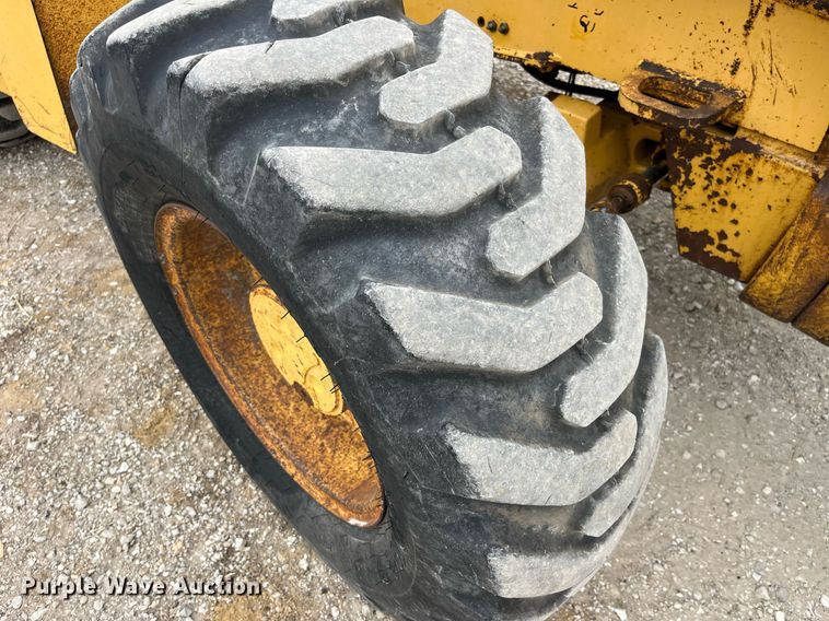 image for item LA9913 John Deere 410G  backhoe