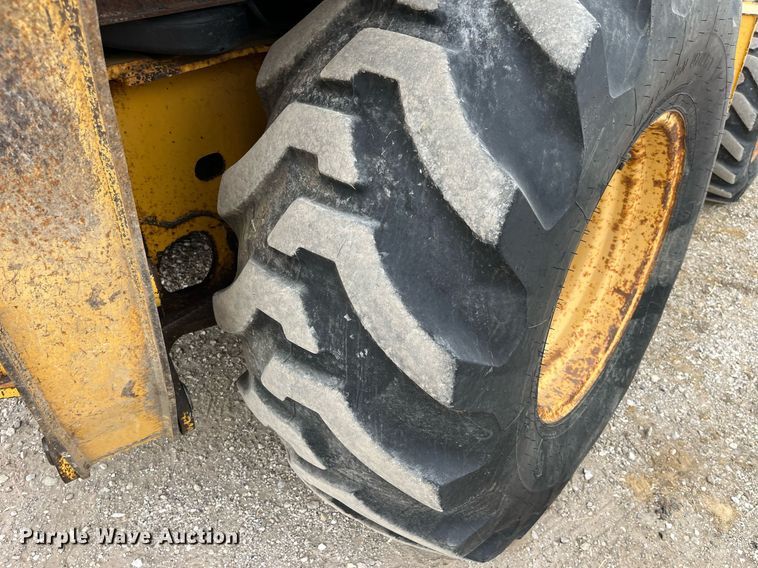 image for item LA9913 John Deere 410G  backhoe