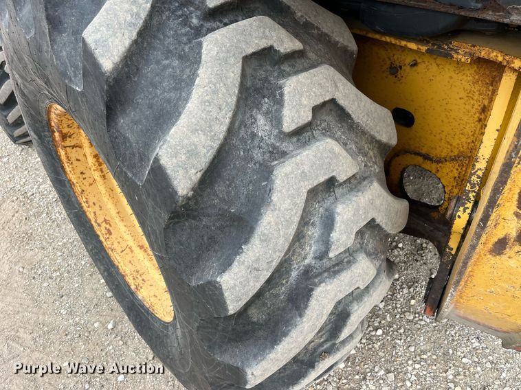 image for item LA9913 John Deere 410G  backhoe