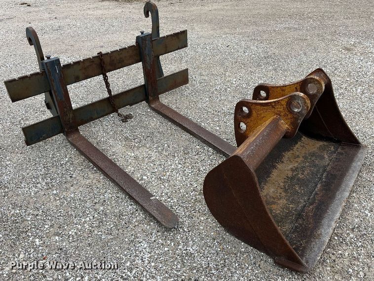 image for item LA9913 John Deere 410G  backhoe